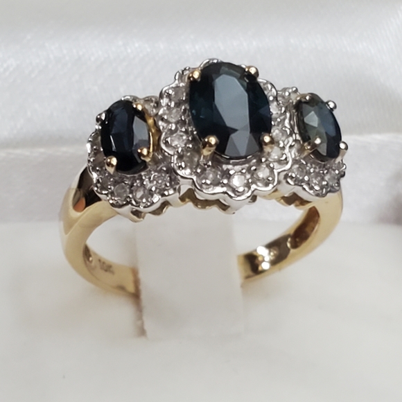 10K Gold Ring - Picture 14 of 17